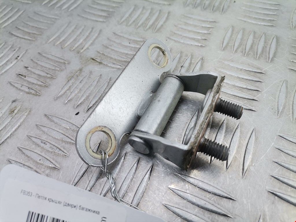 Петля крышки (двери) багажника Toyota Prius 3 (XW30) (2009-2015)