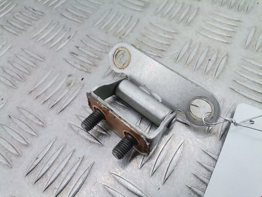 Петля крышки (двери) багажника Toyota Prius 3 (XW30) (2009-2015)