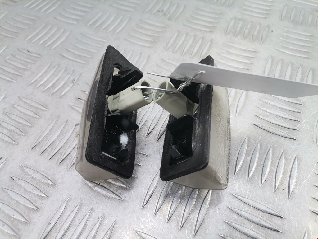 Фонарь подсветки номера TOYOTA Prius II XW20 2003-2012