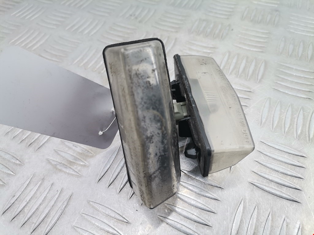 Фонарь подсветки номера TOYOTA Prius II XW20 2003-2012
