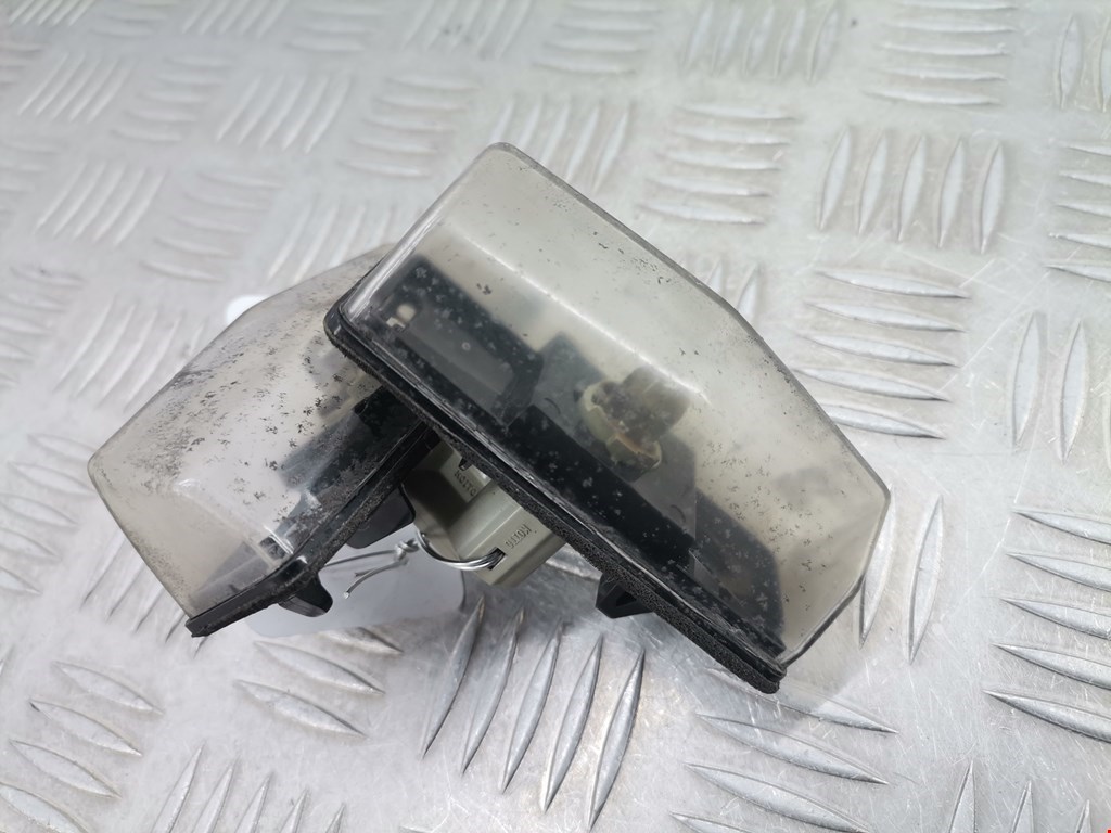 Фонарь подсветки номера TOYOTA Prius II XW20 2003-2012