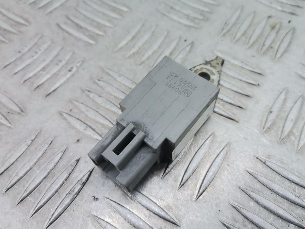 Усилитель антенны TOYOTA Prius II XW20 2003-2012