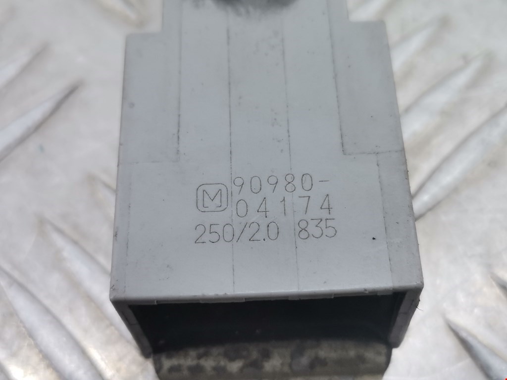 Усилитель антенны TOYOTA Prius II XW20 2003-2012