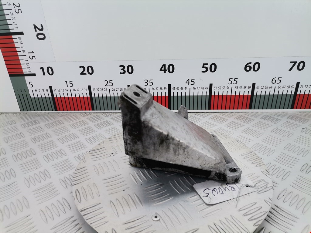 Кронштейн (крепление лапа) двигателя Audi A4 B5 (1994-2001)