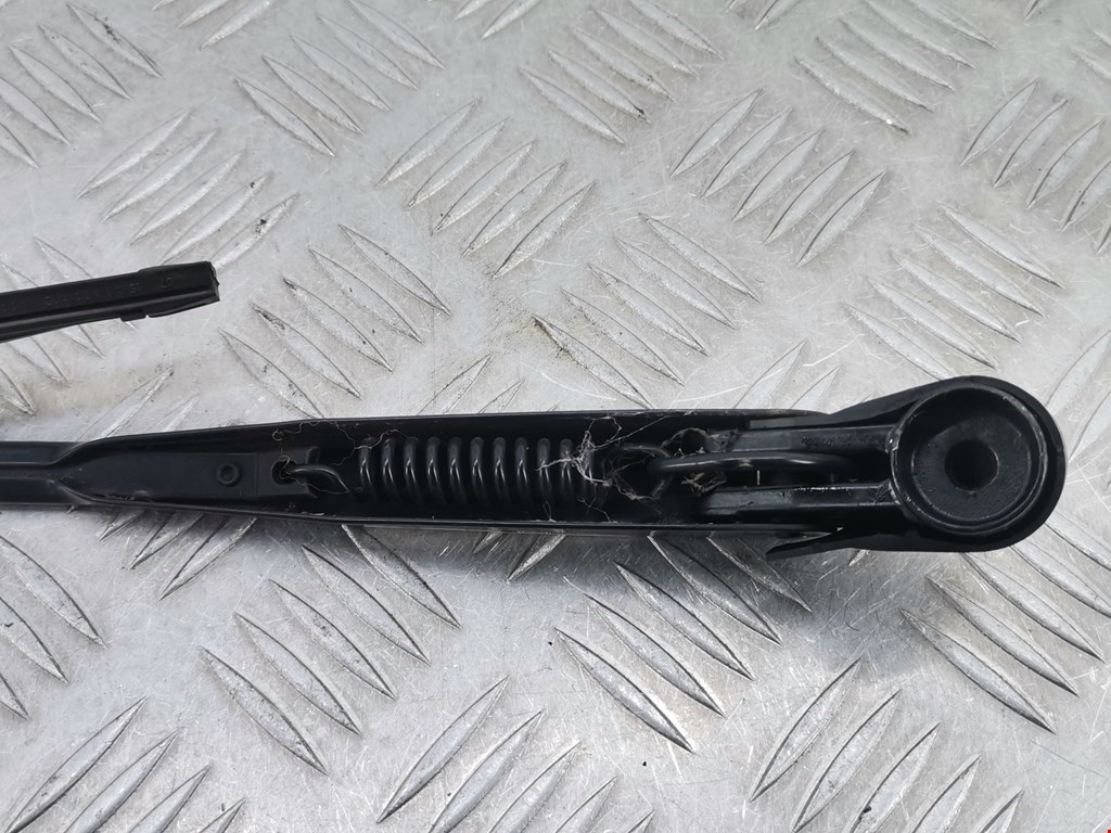 Поводок дворника задний (заднего) TOYOTA Prius II XW20 2003-2012