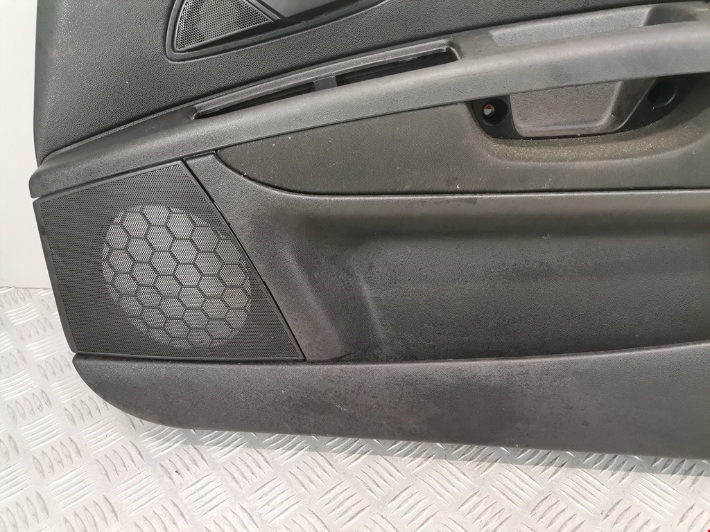 Обшивка двери передняя правая FIAT Grande Punto 2005-2009