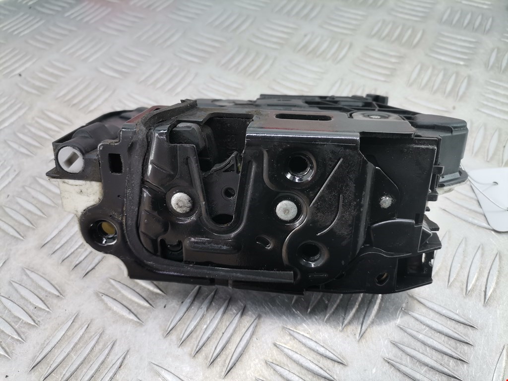 Замок двери передней левой VOLKSWAGEN Scirocco III 2008-2017