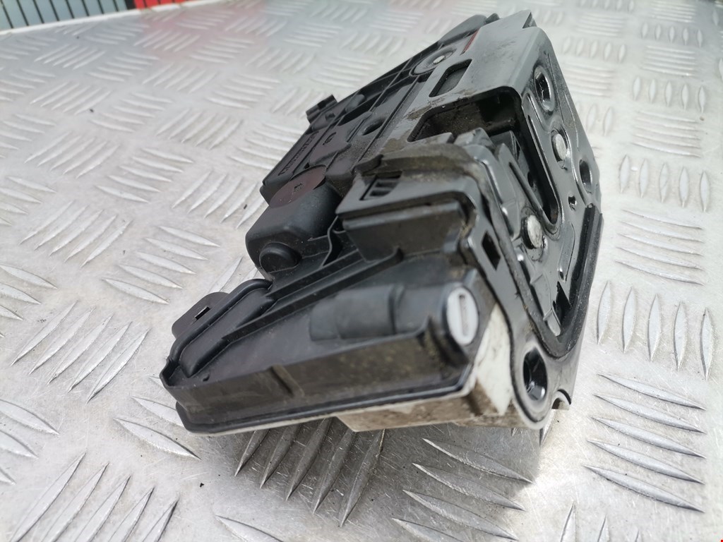 Замок двери передней левой VOLKSWAGEN Scirocco III 2008-2017