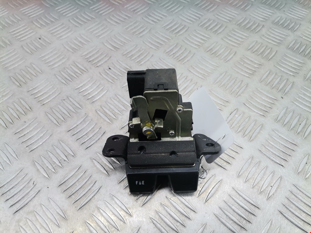 Замок багажника (крышки двери) KIA Sorento 2009-2021