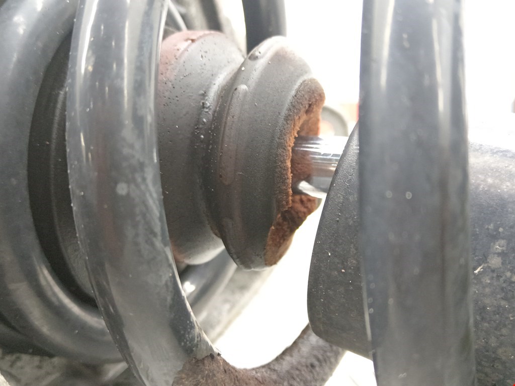 Амортизатор передний левый AUDI A4 B6 2001-2005