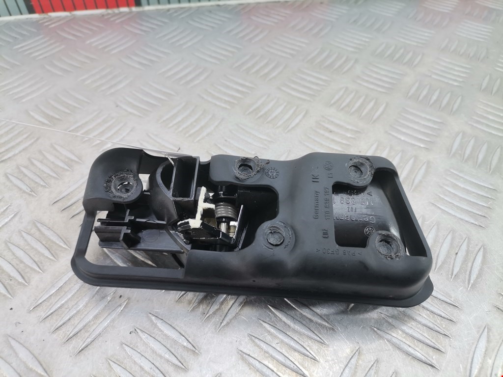 Ручка дверная задняя внутренняя левая VOLKSWAGEN Touran 2003-2010