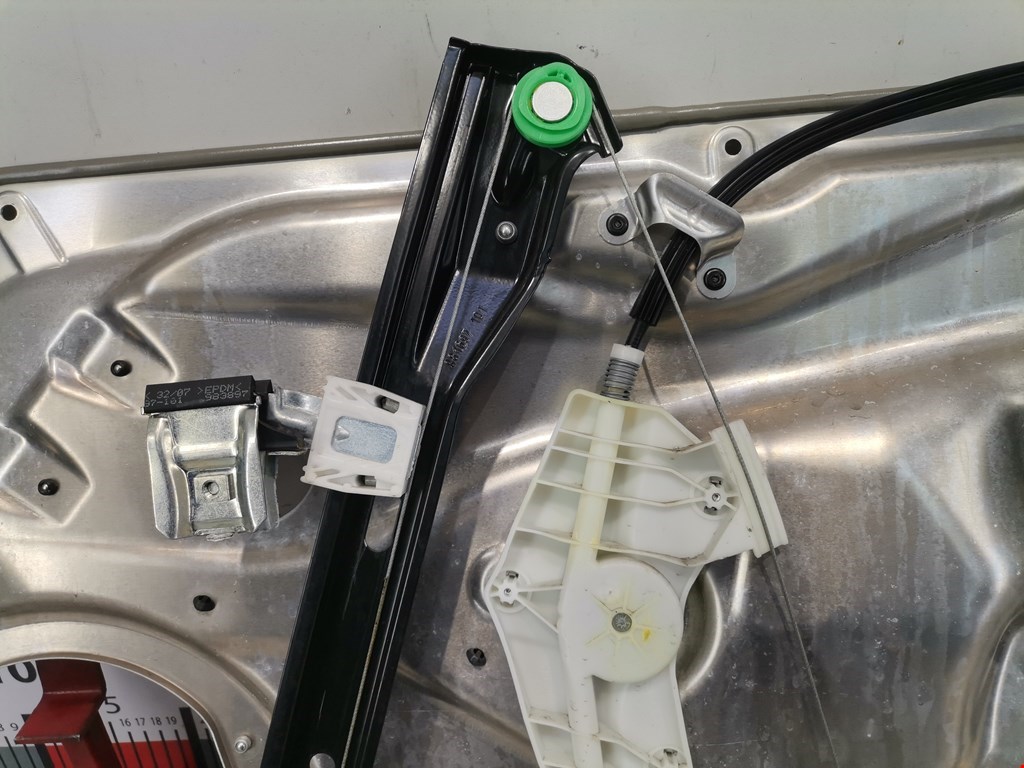 Стеклоподъемник передний левый MERCEDES-BENZ C-Class C-klasse W204 2007-2015