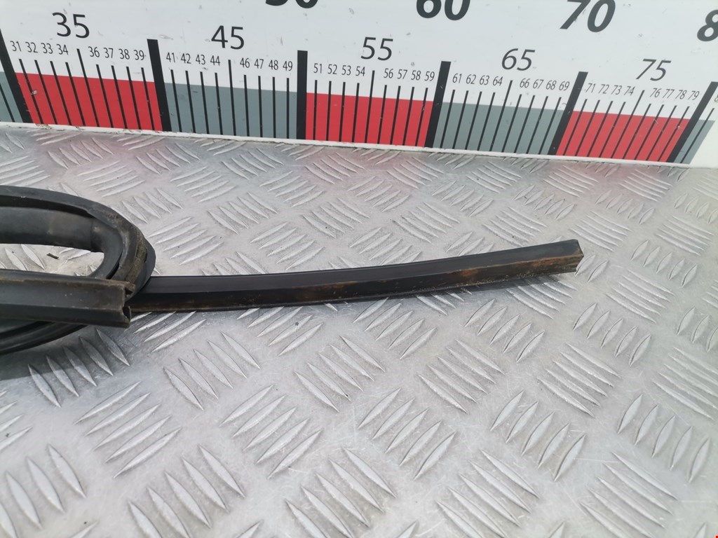 Уплотнитель (внутри) SUZUKI Swift 1989-2003