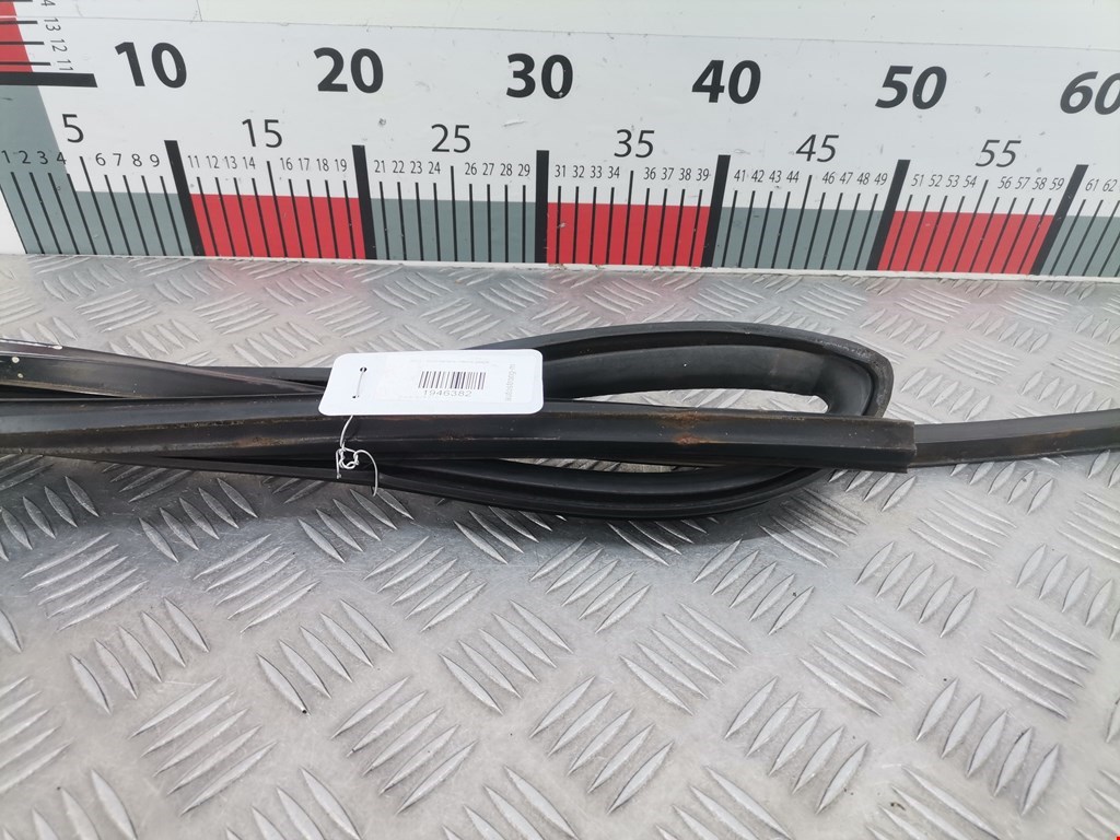 Уплотнитель (внутри) SUZUKI Swift 1989-2003