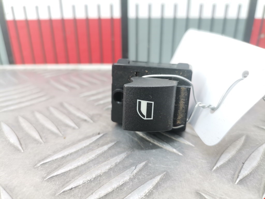 Кнопка стеклоподъемника BMW 7-Series (E65/E66) (2001-2008)