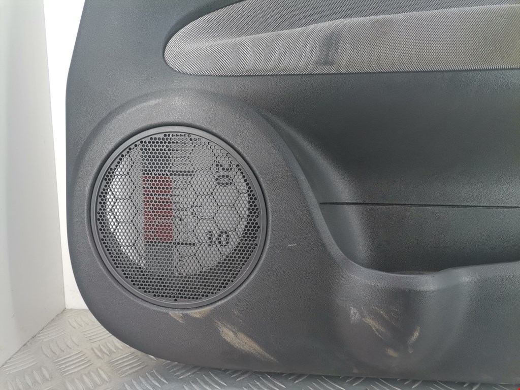 Обшивка двери передняя правая FIAT Grande Punto 2005-2009