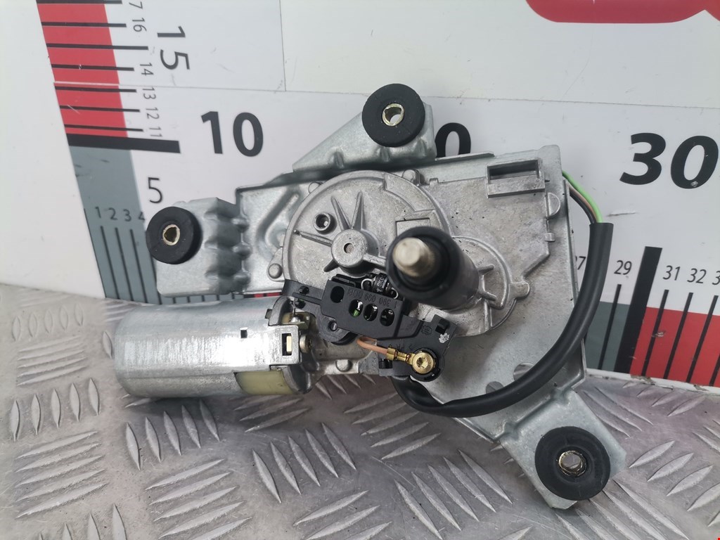 Моторчик стеклоочистителя задний MITSUBISHI Carisma 1995-1999