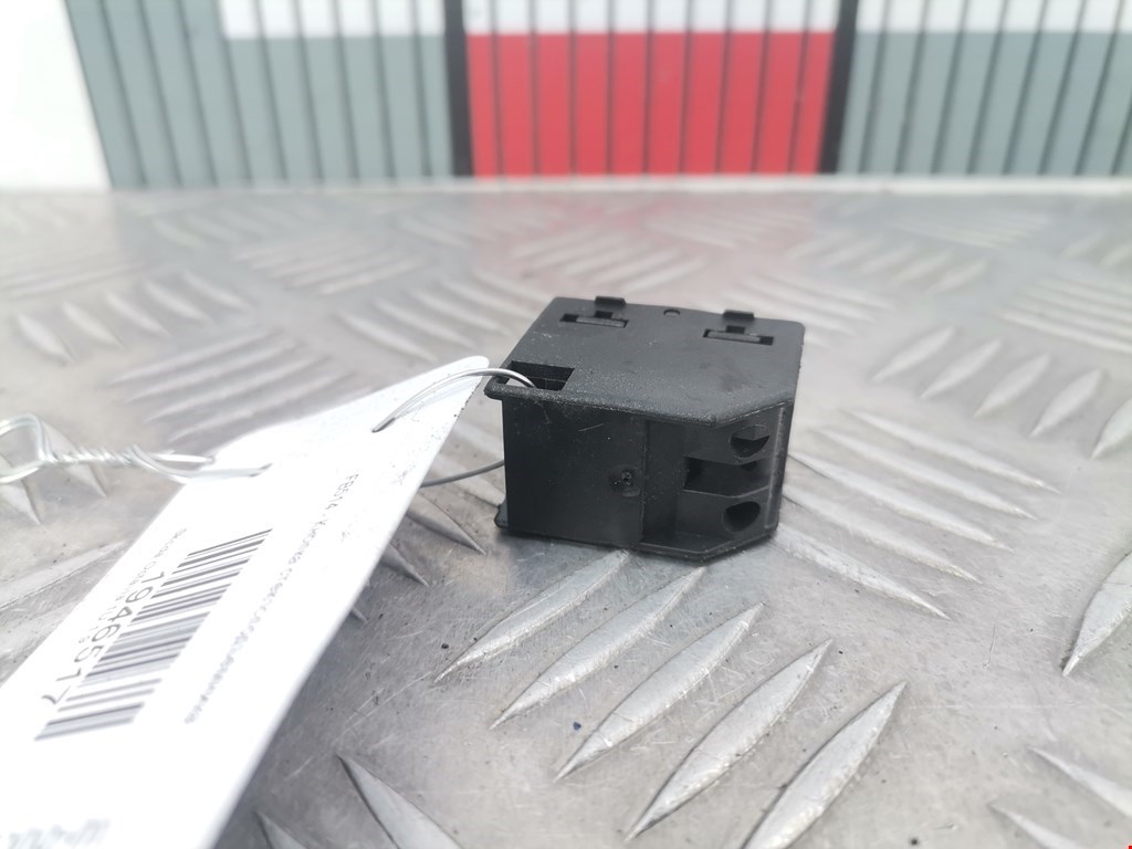 Кнопка стеклоподъемника SKODA Octavia A4 1U- 1997-2010