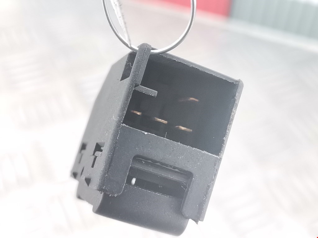 Кнопка стеклоподъемника SKODA Octavia A4 1U- 1997-2010