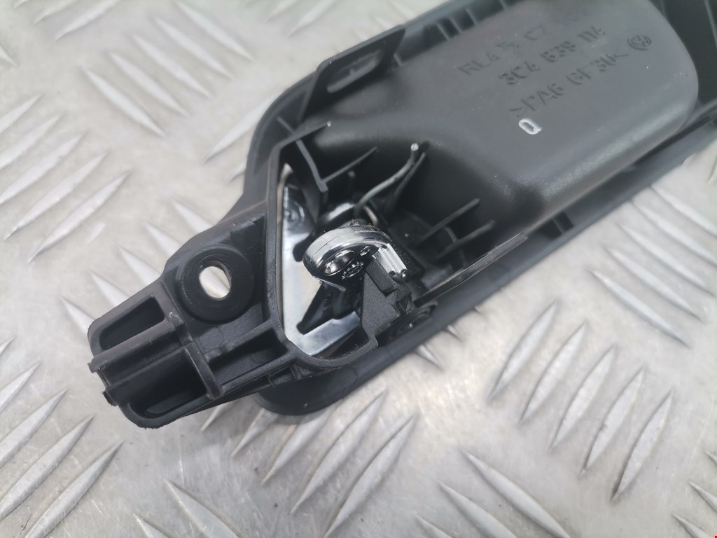Ручка дверная задняя внутренняя правая VOLKSWAGEN Passat B6 2005-2011