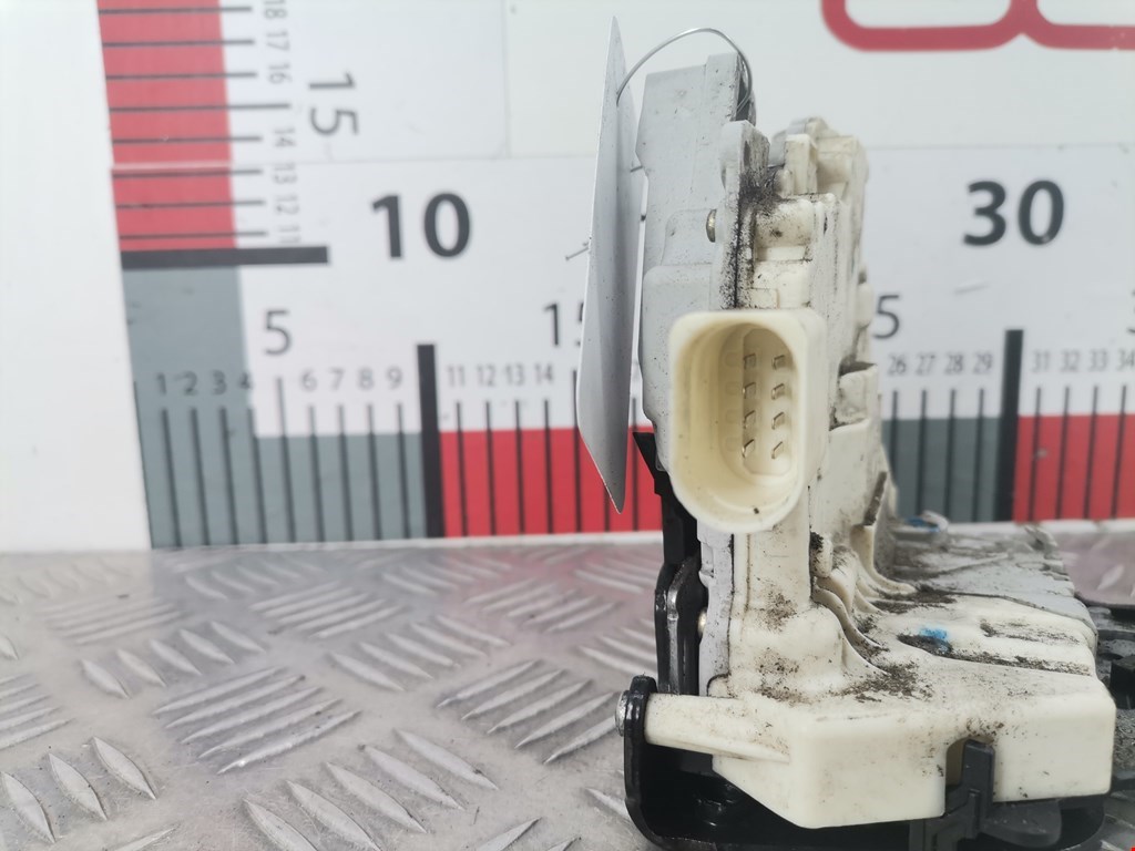 Замок двери задней левой AUDI A4 B7 2004-2007