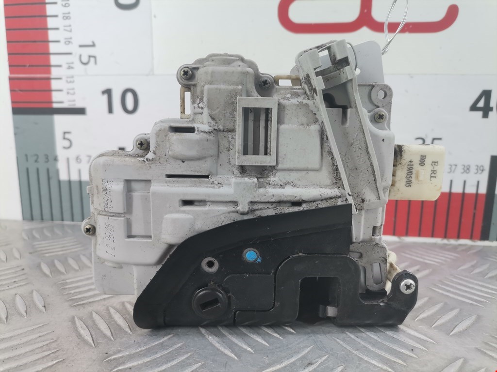 Замок двери задней левой AUDI A4 B7 2004-2007