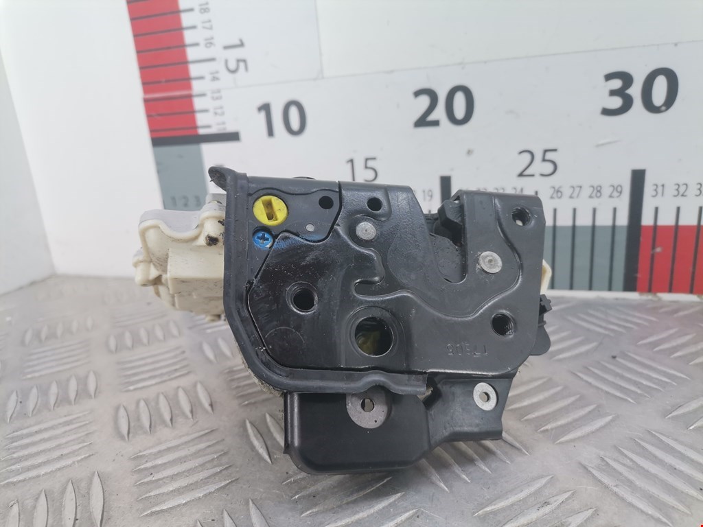 Замок двери задней левой AUDI A4 B7 2004-2007