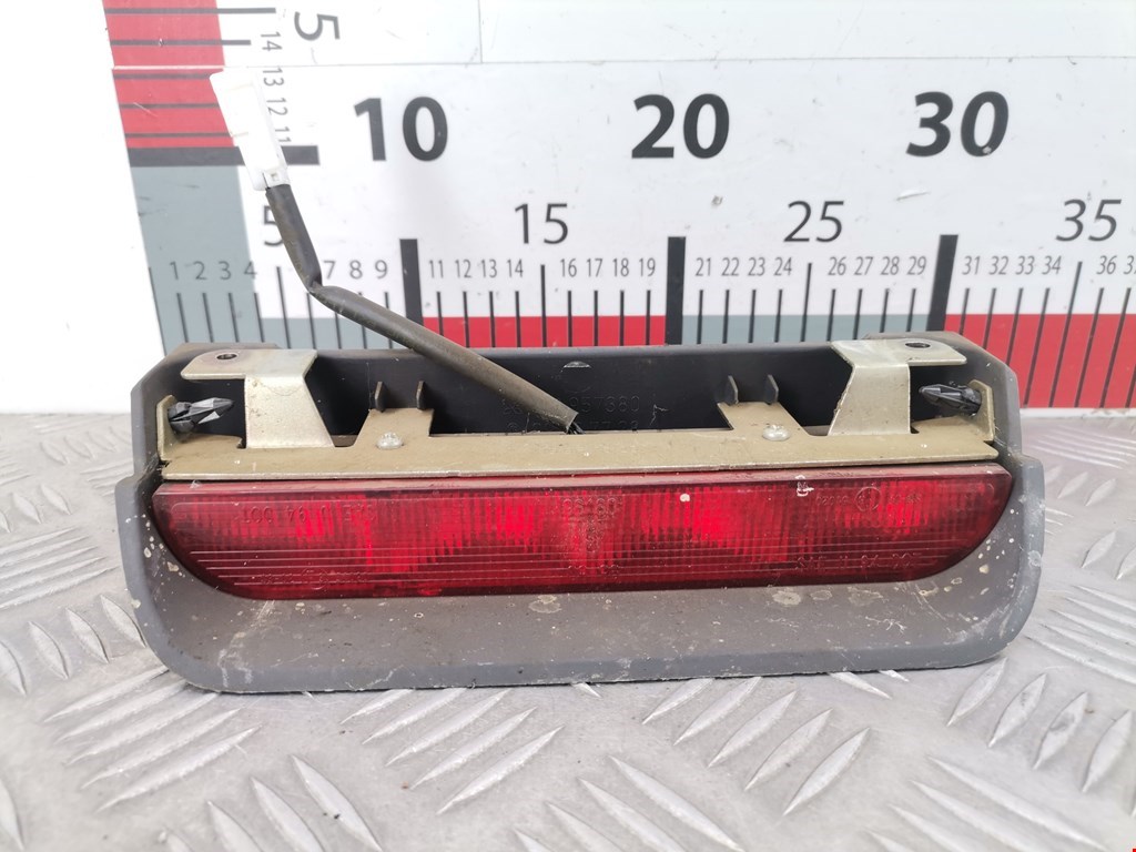 Фонарь дополнительный тормозной (стоп-сигнал) Mitsubishi Colt 6 (2002-2012)