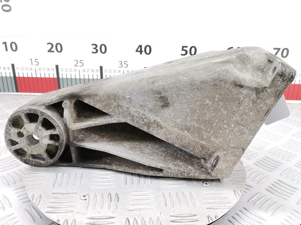 Кронштейн (крепление лапа) двигателя Porsche Cayenne (955/957) (2002-2010)