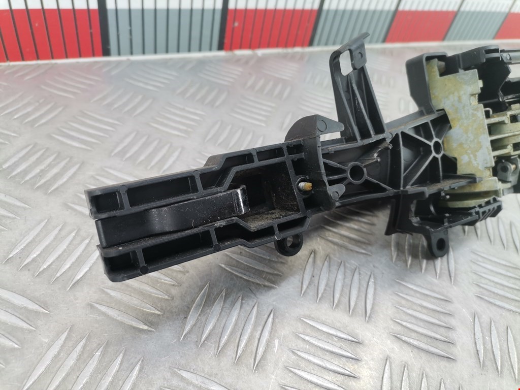 Ручка двери передней наружная правая BMW 1er E81\E87 2004-2011