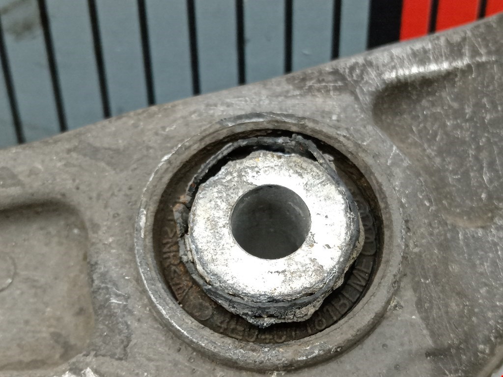 Рычаг передний левый AUDI A4 B8 2007-2015