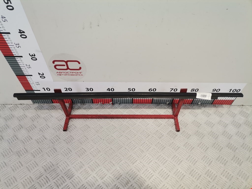 Накладка декоративная (молдинг) стекла двери передней правой Mitsubishi Outlander 3 (2012-2023)