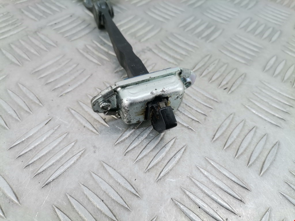 Ограничитель открывания двери KIA Soul I 2008-2014