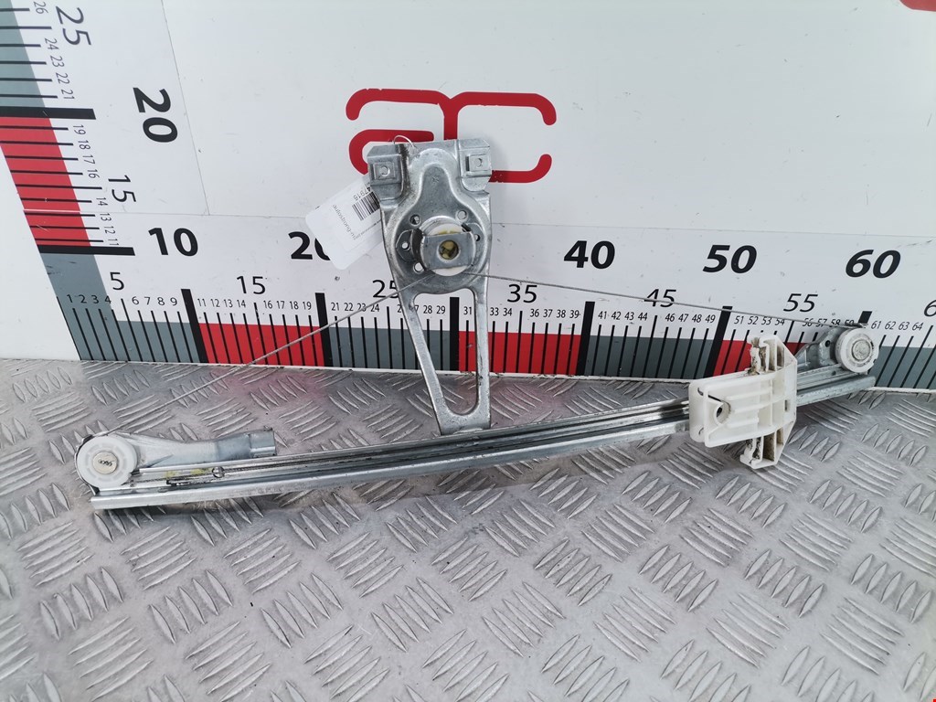 Стеклоподъемник задний правый VOLKSWAGEN Polo III 1994-2001