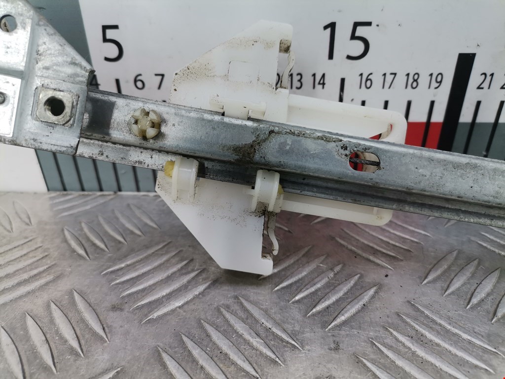 Стеклоподъемник задний правый VOLKSWAGEN Polo III 1994-2001