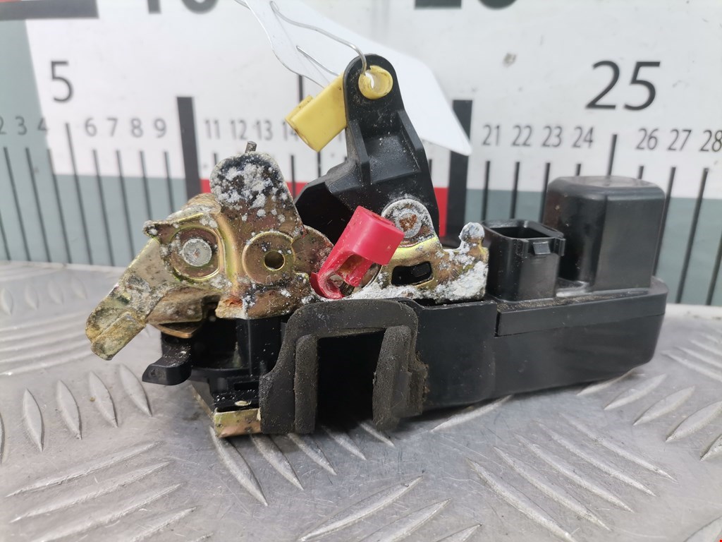 Замок двери передней правой CHRYSLER 300 C 2004-2010