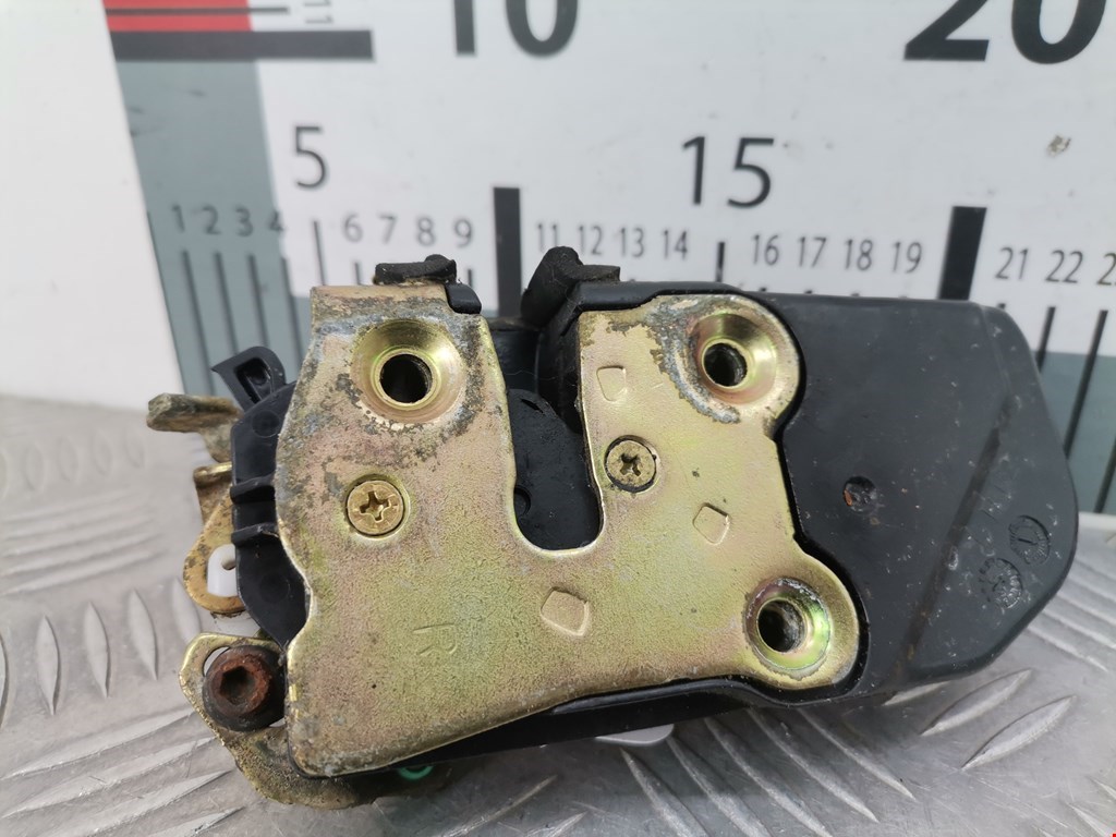 Замок двери передней правой CHRYSLER 300 C 2004-2010