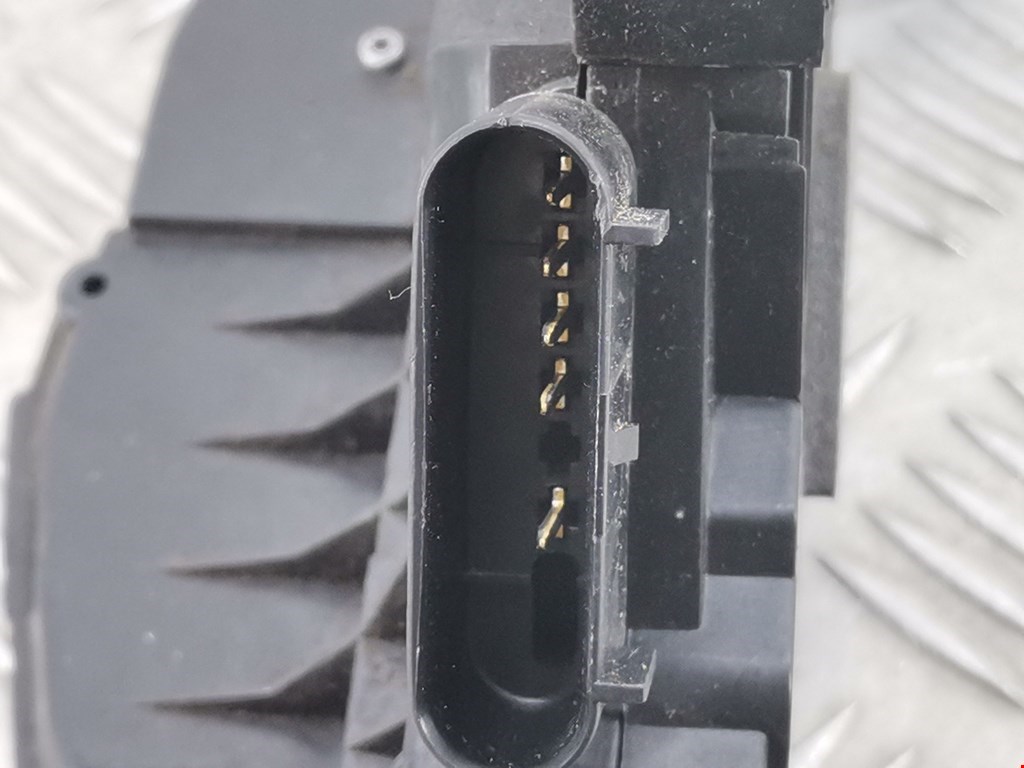 Замок двери задней правой FORD Fiesta 2008-2012