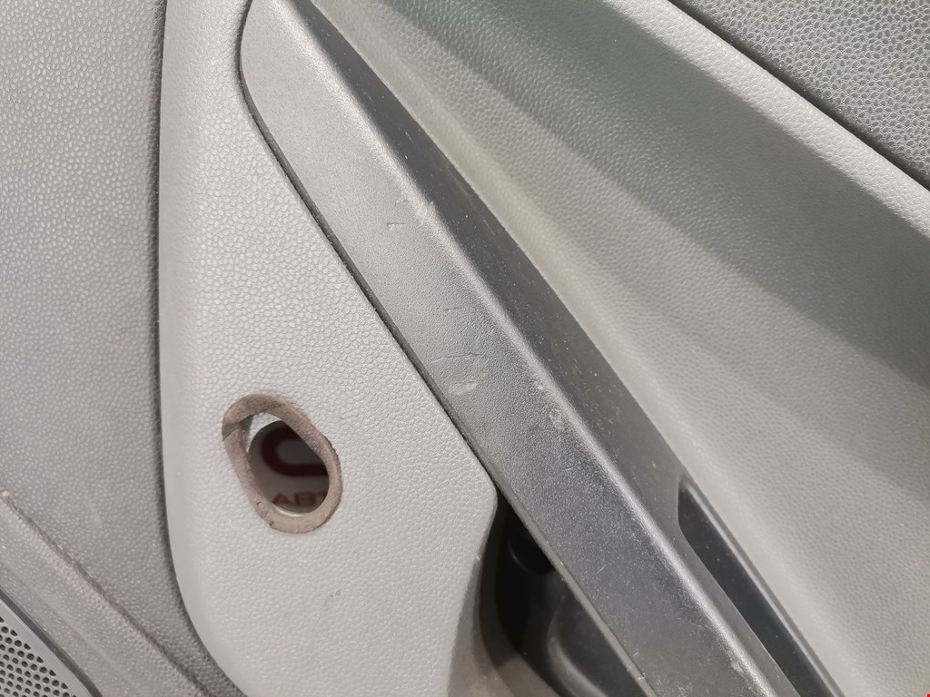 Обшивка двери задняя правая FORD Fiesta 2008-2012