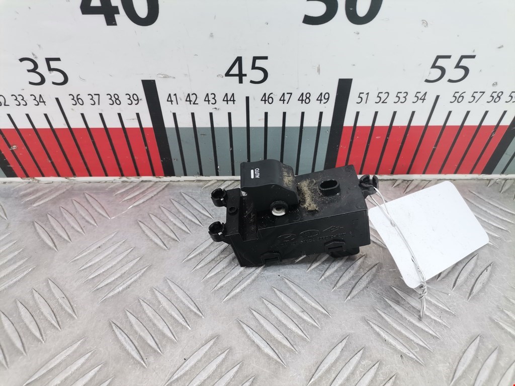 Кнопка стеклоподъемника HYUNDAI i40 2011-2019