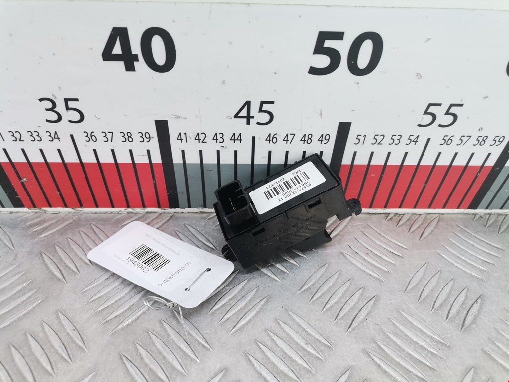 Кнопка стеклоподъемника HYUNDAI i40 2011-2019