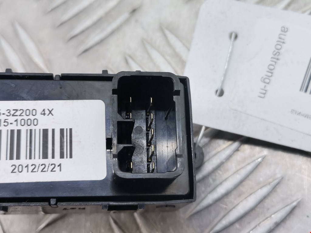 Кнопка стеклоподъемника HYUNDAI i40 2011-2019