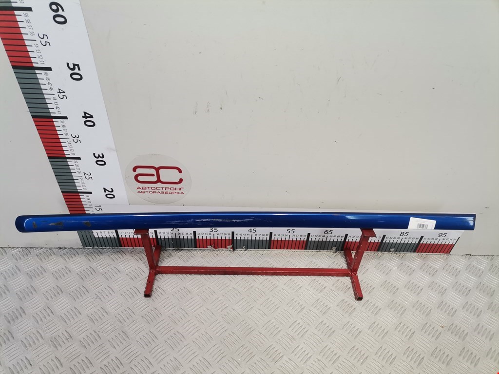 Накладка декоративная (молдинг) двери передней правой Dodge Nitro (2006-2011)