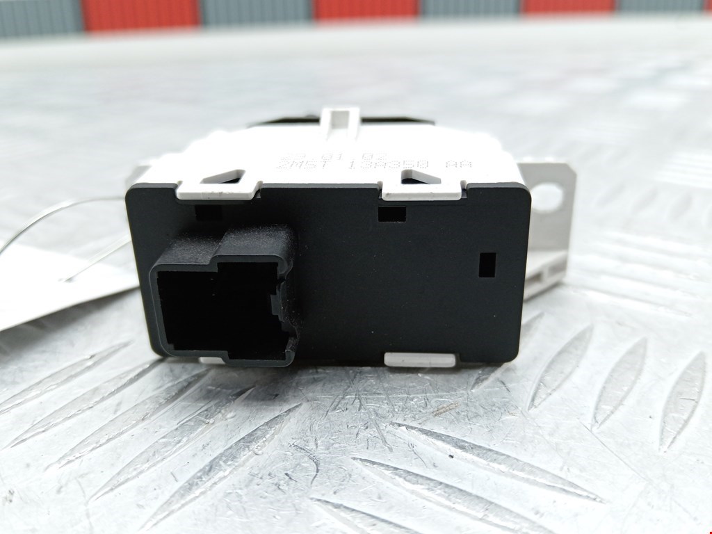 Кнопка аварийной сигнализации (аварийки) FORD Focus I 1998-2005