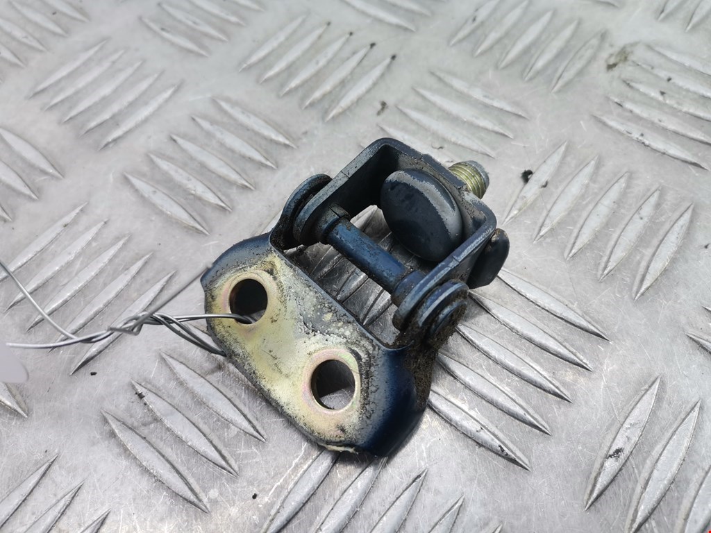 Петля крышки (двери) багажника Mazda 6 GG (2002-2008)