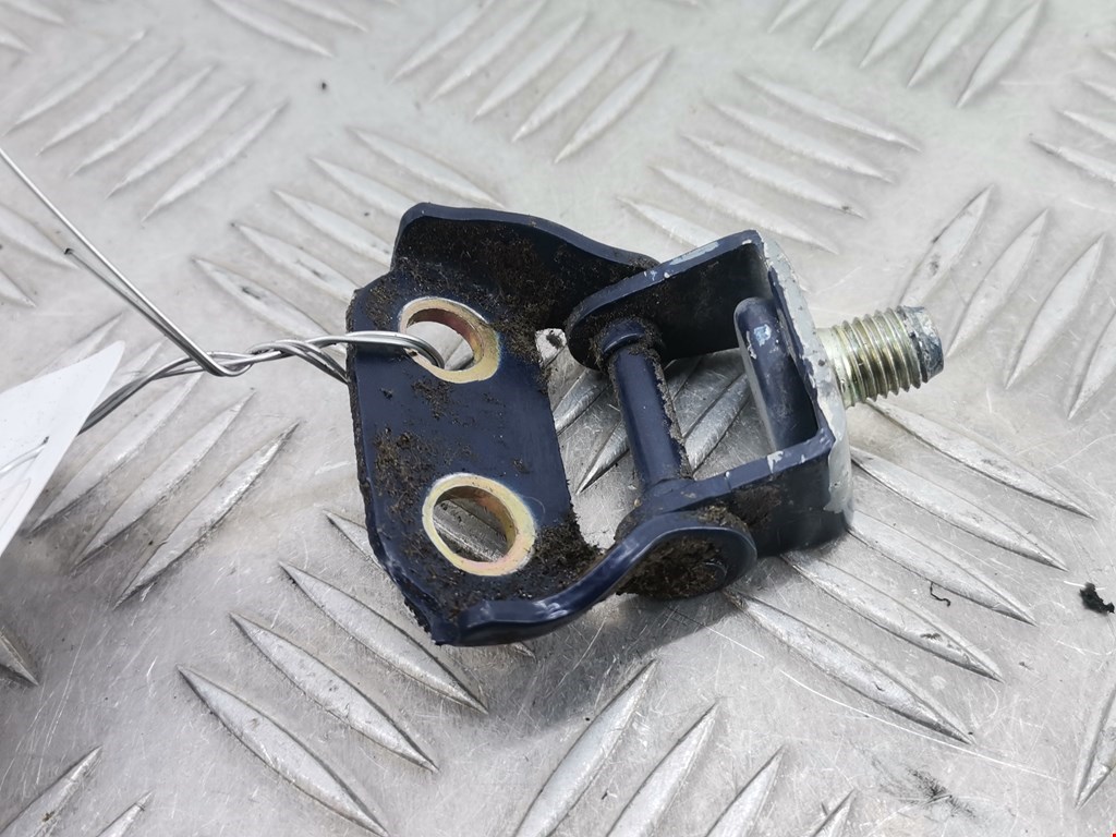 Петля крышки (двери) багажника Mazda 6 GG (2002-2008)