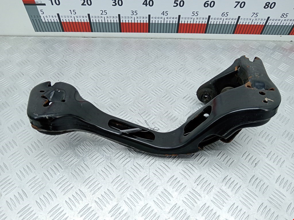 Кронштейн (крепление лапа траверса) кпп BMW X3 (E83) (2003-2010)