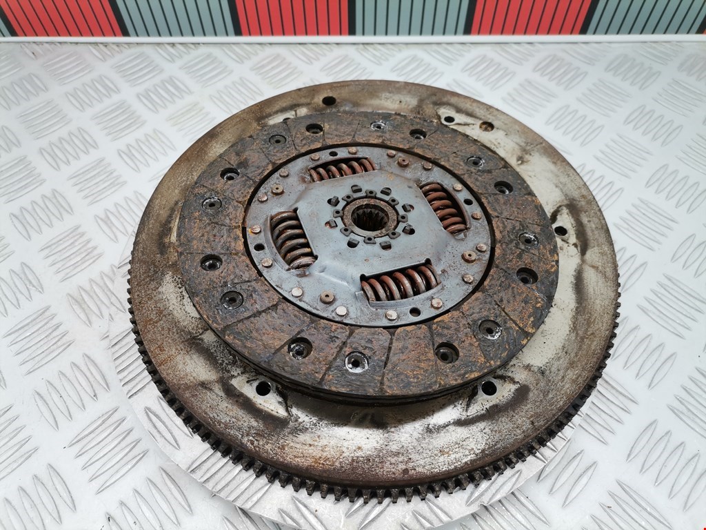 Маховик (демпфер сцепления) OPEL Corsa C 2000-2006