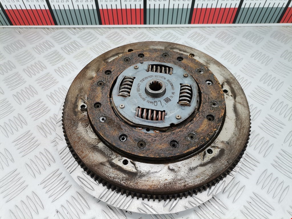 Маховик (демпфер сцепления) OPEL Corsa C 2000-2006