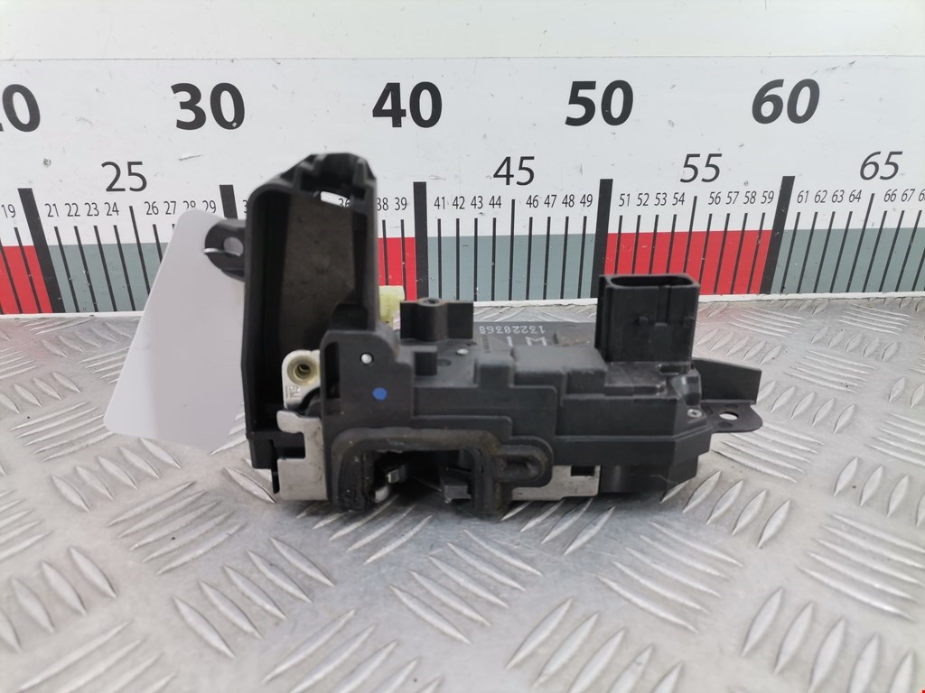 Замок двери передней правой OPEL Astra H/Family 2004-2015